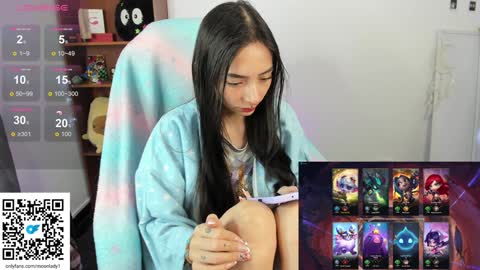 Snapshot of moonlady_ chatting on January 21, 2025, 12:25 am MOON online show from January 21, 2025, 12:25 am