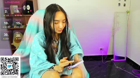 Snapshot of moonlady_ chatting on January 21, 2025, 6:33 am MOON online show from January 21, 2025, 6:33 am