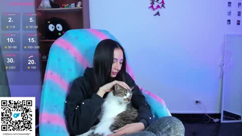 Snapshot of moonlady_ chatting on January 28, 2025, 5:00 am MOON online show from January 28, 2025, 5:00 am