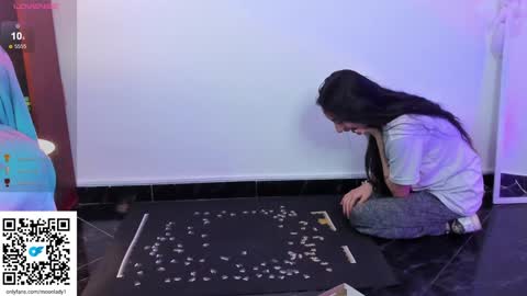 Snapshot of moonlady_ chatting on February 1, 2025, 5:39 am MOON online show from February 1, 2025, 5:39 am