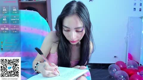 Snapshot of moonlady_ chatting on February 3, 2025, 2:25 am MOON online show from February 3, 2025, 2:25 am