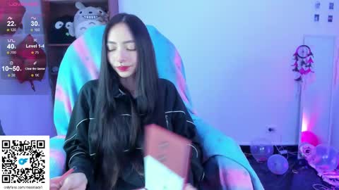 Snapshot of moonlady_ chatting on March 5, 2025, 2:46 am MOON online show from March 5, 2025, 2:46 am