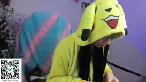 Snapshot of moonlady_ chatting on September 15, 2025, 12:10 am MOON online show from September 15, 2025, 12:10 am
