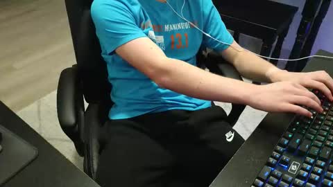 moonlighter7 online show from November 13, 2025, 1:37 am