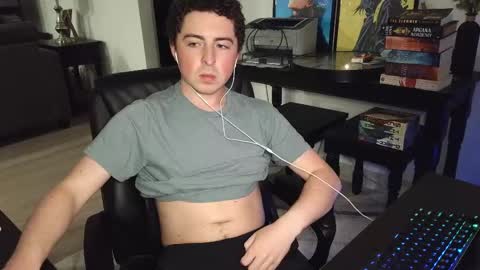 Snapshot of moonlighter7 chatting on April 4, 2026, 2:10 am moonlighter7 online show from April 4, 2026, 2:10 am