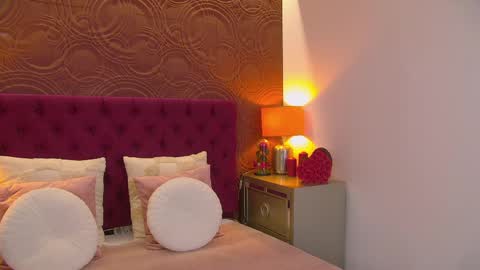 moonligt_iris online show from May 4, 2026, 4:19 am