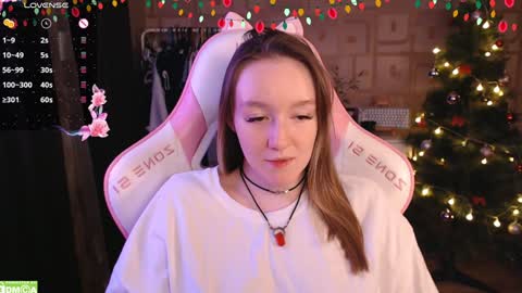 Snapshot of moonlish_siren chatting on December 21, 2024, 6:34 pm Katrin online show from December 21, 2024, 6:34 pm