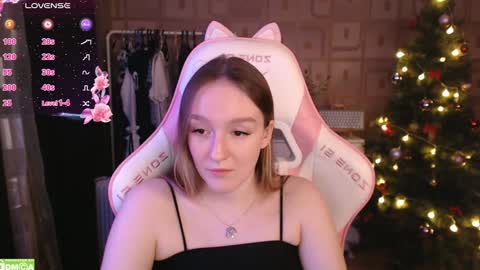 Snapshot of moonlish_siren chatting on January 9, 2025, 8:44 pm Katrin online show from January 9, 2025, 8:44 pm