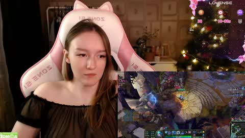 Snapshot of moonlish_siren chatting on January 12, 2025, 9:40 pm Katrin online show from January 12, 2025, 9:40 pm