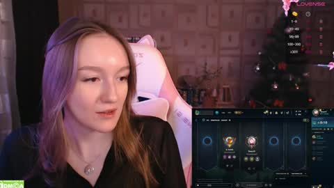 Snapshot of moonlish_siren chatting on January 20, 2025, 10:37 pm Katrin online show from January 20, 2025, 10:37 pm