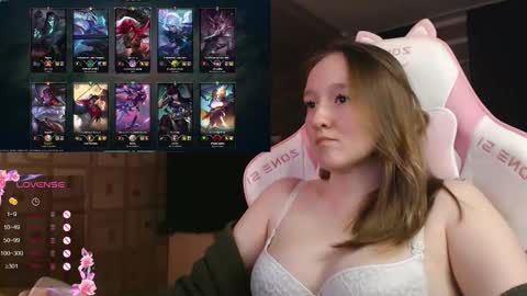 Snapshot of moonlish_siren chatting on September 15, 2025, 7:03 pm Katrin online show from September 15, 2025, 7:03 pm