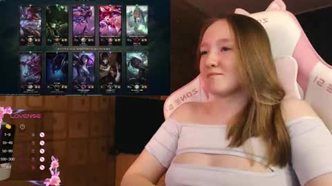 Snapshot of moonlish_siren chatting on September 20, 2025, 9:27 pm Katrin online show from September 20, 2025, 9:27 pm