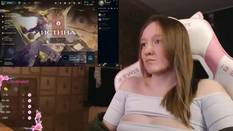 Snapshot of moonlish_siren chatting on September 29, 2025, 8:35 pm Katrin online show from September 29, 2025, 8:35 pm