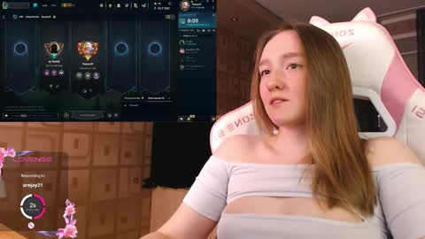 Snapshot of moonlish_siren chatting on October 3, 2025, 6:38 pm Katrin online show from October 3, 2025, 6:38 pm