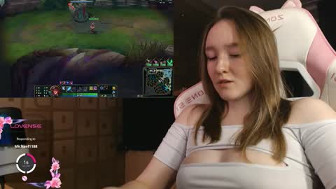 Snapshot of moonlish_siren chatting on October 4, 2025, 7:12 pm Katrin online show from October 4, 2025, 7:12 pm