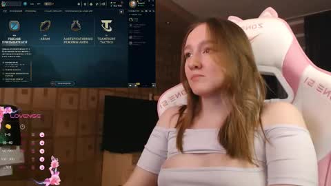 Snapshot of moonlish_siren chatting on October 12, 2025, 8:41 pm Katrin online show from October 12, 2025, 8:41 pm