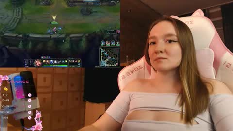 Snapshot of moonlish_siren chatting on October 20, 2025, 9:15 pm Katrin online show from October 20, 2025, 9:15 pm