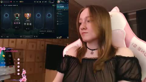 Snapshot of moonlish_siren chatting on October 23, 2025, 8:18 pm Katrin online show from October 23, 2025, 8:18 pm