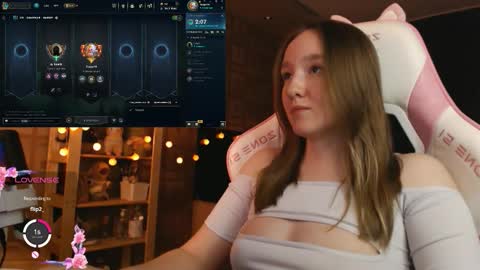 Snapshot of moonlish_siren chatting on October 26, 2025, 8:15 pm Katrin online show from October 26, 2025, 8:15 pm