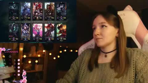 Snapshot of moonlish_siren chatting on October 29, 2025, 8:54 pm Katrin online show from October 29, 2025, 8:54 pm