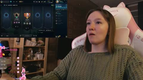 Snapshot of moonlish_siren chatting on November 9, 2025, 9:13 pm Katrin online show from November 9, 2025, 9:13 pm