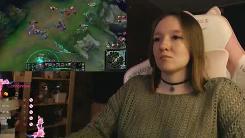 Snapshot of moonlish_siren chatting on November 18, 2025, 9:30 pm Katrin online show from November 18, 2025, 9:30 pm