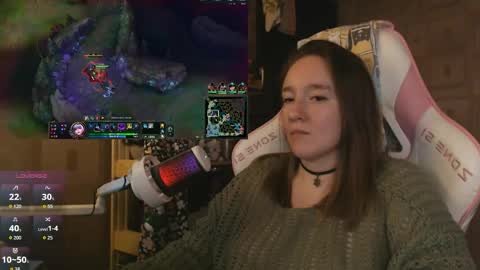 Snapshot of moonlish_siren chatting on May 14, 2026, 9:21 pm Katrin online show from May 14, 2026, 9:21 pm