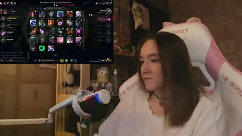 Snapshot of moonlish_siren chatting on May 15, 2026, 9:00 pm Katrin online show from May 15, 2026, 9:00 pm