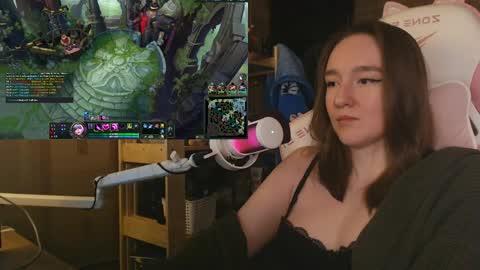 Snapshot of moonlish_siren chatting on May 30, 2026, 9:56 pm Katrin online show from May 30, 2026, 9:56 pm