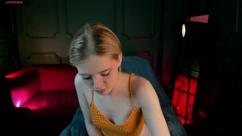 Asuna online show from April 10, 2026, 2:11 pm