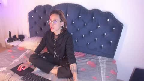 Snapshot of moonn_fox chatting on October 3, 2025, 9:01 pm Moon online show from October 3, 2025, 9:01 pm