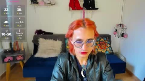 Snapshot of moonn_fox chatting on November 1, 2025, 8:33 pm Moon online show from November 1, 2025, 8:33 pm