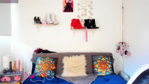 Snapshot of moonn_fox chatting on November 2, 2025, 8:00 pm Moon online show from November 2, 2025, 8:00 pm