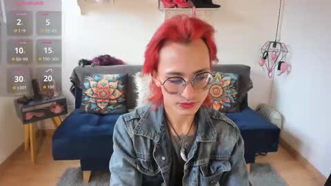 Snapshot of moonn_fox chatting on November 6, 2025, 9:15 pm Moon online show from November 6, 2025, 9:15 pm