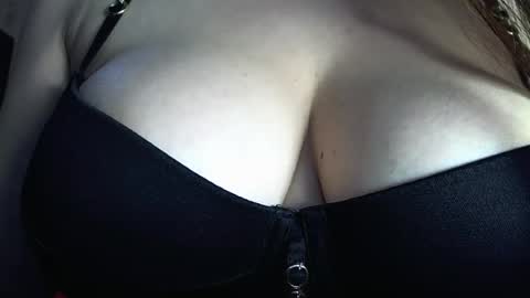 Snapshot of moonrose69 chatting on July 15, 2026, 11:15 am moonrose69 online show from July 15, 2026, 11:15 am