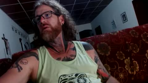 Snapshot of moonroxxx chatting on February 26, 2025, 7:09 am Scott and online show from February 26, 2025, 7:09 am