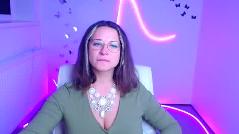 Susanna online show from December 19, 2025, 6:37 pm