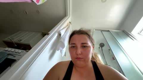 moorning_burst online show from November 3, 2025, 8:10 pm