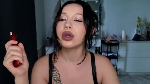 Snapshot of moranagoddess chatting on June 7, 2026, 1:26 pm Morana follow my boosty online show from June 7, 2026, 1:26 pm