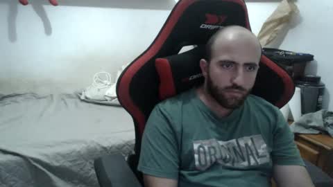 Snapshot of morenoch19 chatting on November 1, 2025, 1:46 pm alejo online show from November 1, 2025, 1:46 pm