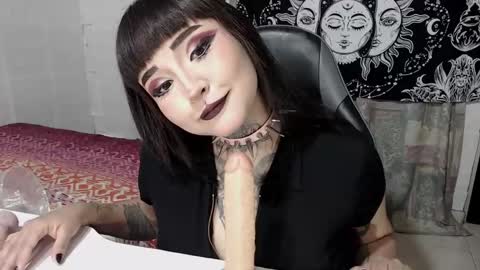 Snapshot of morganmoon1 chatting on September 18, 2025, 6:21 pm Morgan Moon online show from September 18, 2025, 6:21 pm