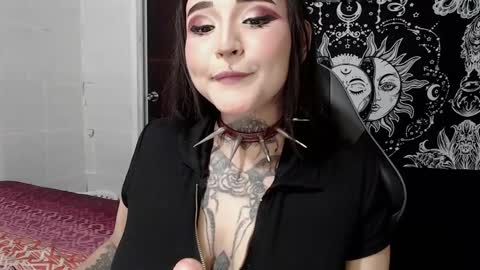 Snapshot of morganmoon1 chatting on October 7, 2025, 11:46 pm Morgan Moon online show from October 7, 2025, 11:46 pm
