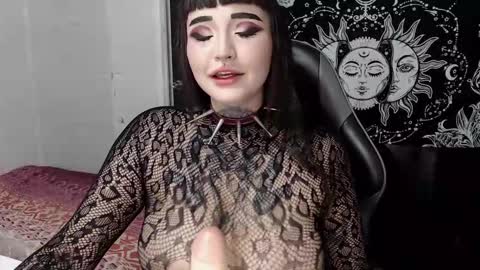 Snapshot of morganmoon1 chatting on November 12, 2025, 4:40 pm Morgan Moon online show from November 12, 2025, 4:40 pm