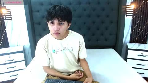 Snapshot of mortelle_ chatting on November 1, 2025, 1:24 pm MORTELLE online show from November 1, 2025, 1:24 pm