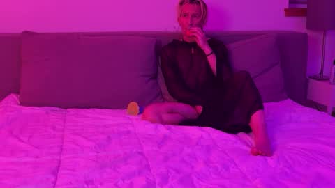 Snapshot of motobunny_sea chatting on January 8, 2026, 3:42 am MotoBunny online show from January 8, 2026, 3:42 am