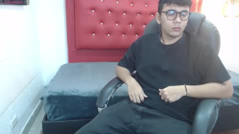 Mou Fly online show from October 24, 2025, 12:01 pm