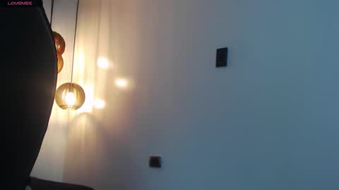 Mou Fly online show from November 11, 2025, 3:01 pm