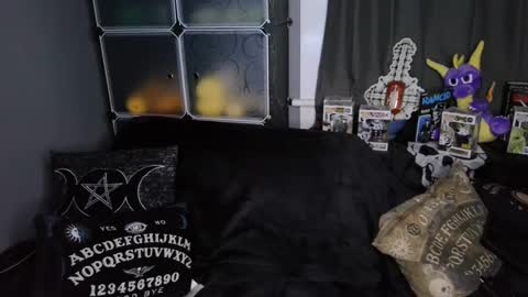 Snapshot of moxxxiemorbid chatting on January 10, 2025, 2:04 am Moxxxie Morbid online show from January 10, 2025, 2:04 am