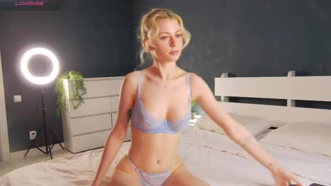 Elizabeth online show from September 13, 2025, 11:10 am