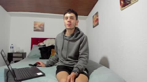Snapshot of mr_andresr chatting on January 17, 2025, 3:45 am Andy online show from January 17, 2025, 3:45 am